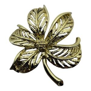 Vintage Sarah Coventry Gold-Tone Clover Leaf Brooch –‎ 1.75”